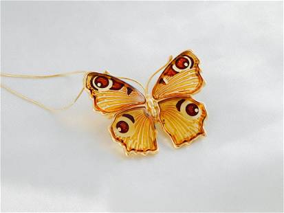 Natural Baltic Amber Handmade Monarch Butterfly Pendant Necklace: Title: Natural Baltic Amber Handmade Monarch Butterfly Pendant Necklace Additional Information: This exquisite piece of jewelry features a breathtaking hand-carved Monarch butterfly pendant made with